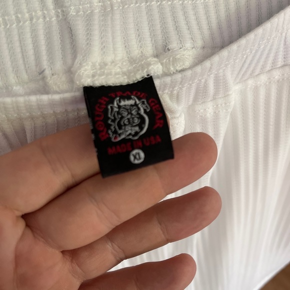 White Rough Trade Shorts size XL - Picture 2 of 3